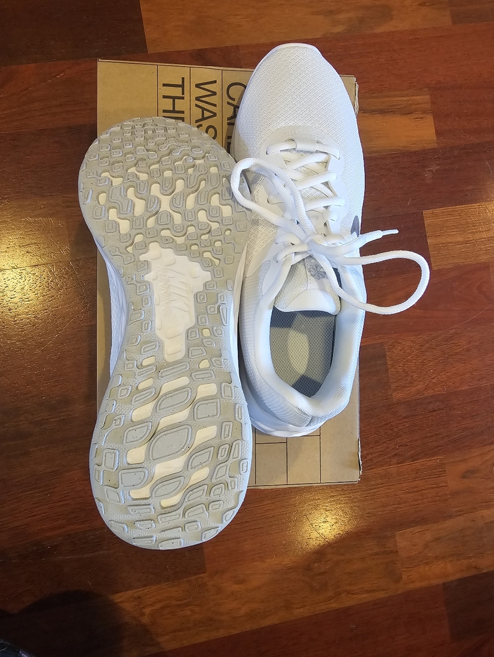 Nike Womens Revolution 6 NN White and Silver Mesh Sneaker - Picture 3 of 4